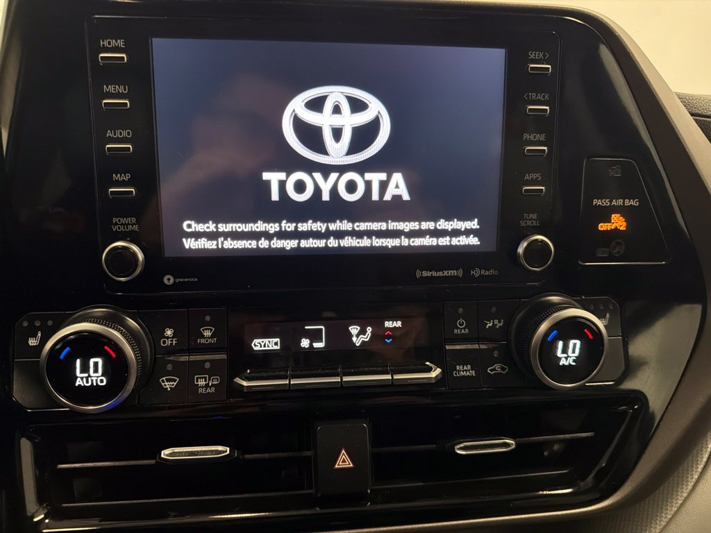 Used 2022 Toyota Highlander XLE AWD/4WD image 26