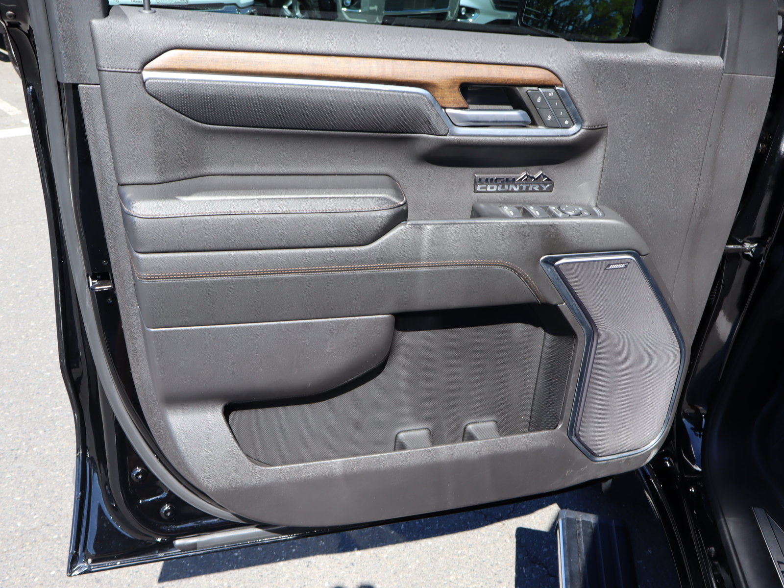 Used 2023 Chevrolet Silverado 1500 High Country w/ Technology Package AWD/4WD image 18