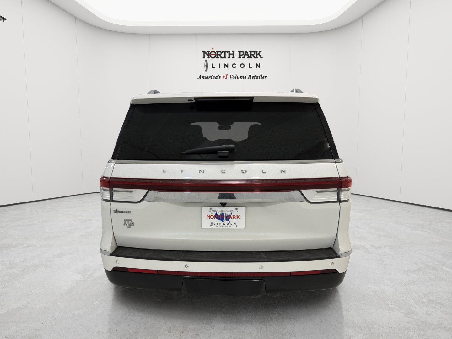 Used 2022 Lincoln Navigator L Reserve RWD image 4