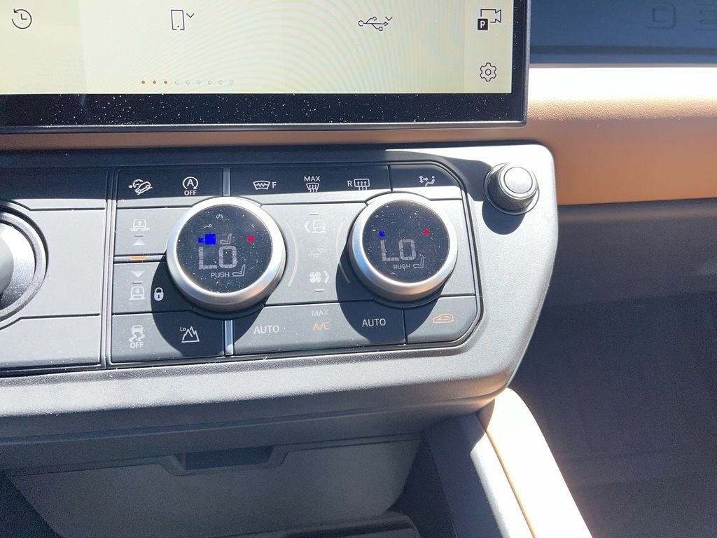 New 2026 Land Rover Defender 130 X-Dynamic SE AWD/4WD image 18