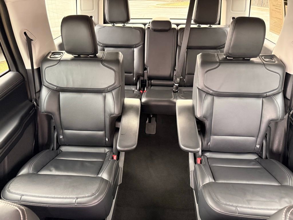 Used 2025 Ford Expedition Platinum image 46