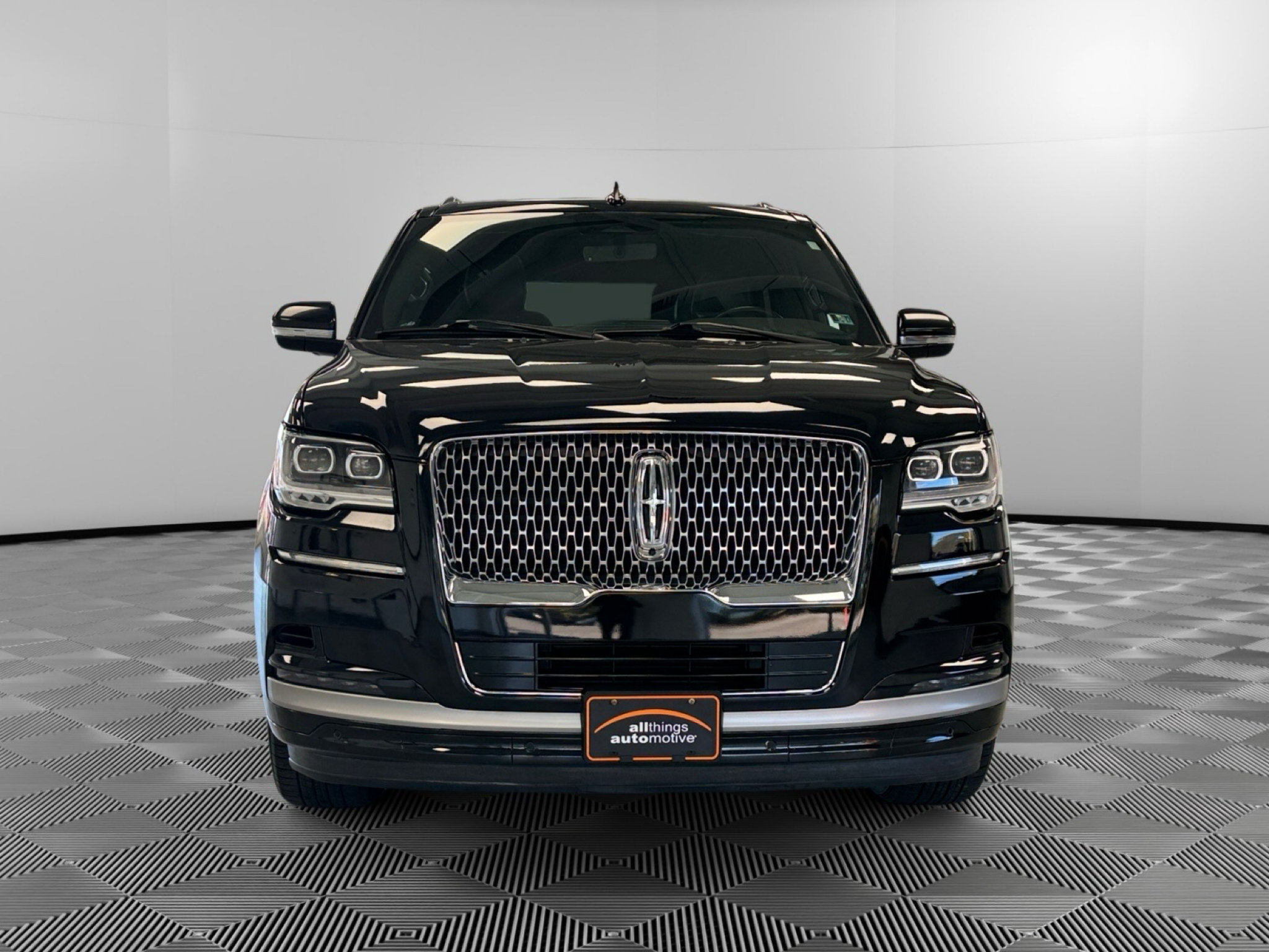 Used 2022 Lincoln Navigator L 4WD image 3