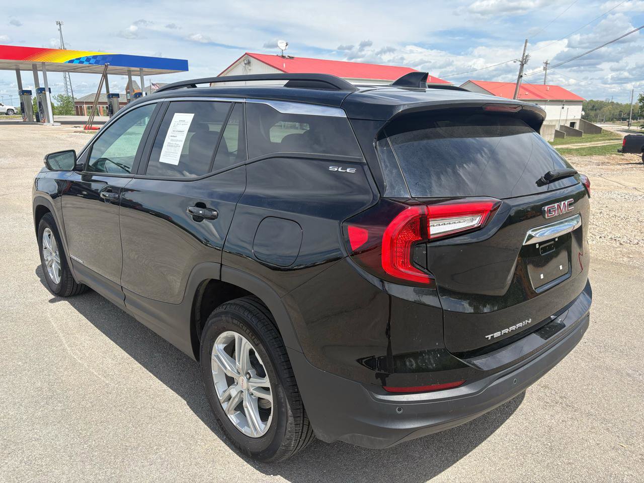 Used 2024 GMC Terrain SLE w/ Driver Convenience Package FWD image 5