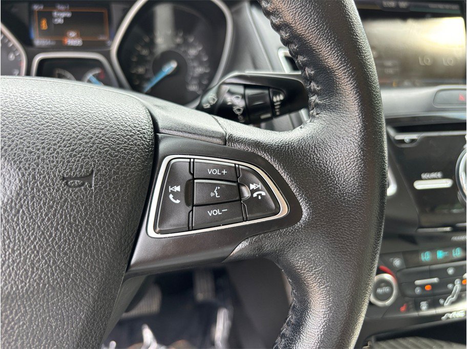 Used 2015 Ford Focus Titanium FWD image 24