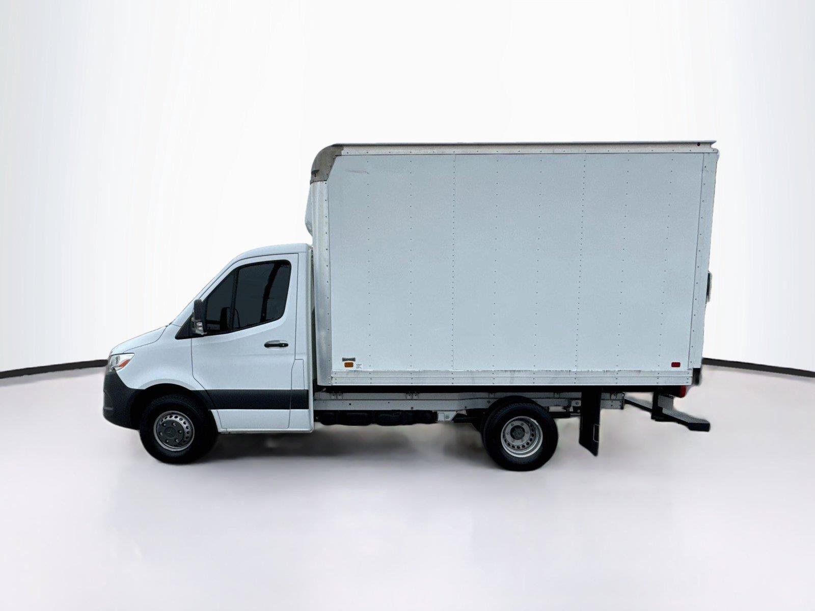 Used 2022 Mercedes-Benz Sprinter 4500 image 2