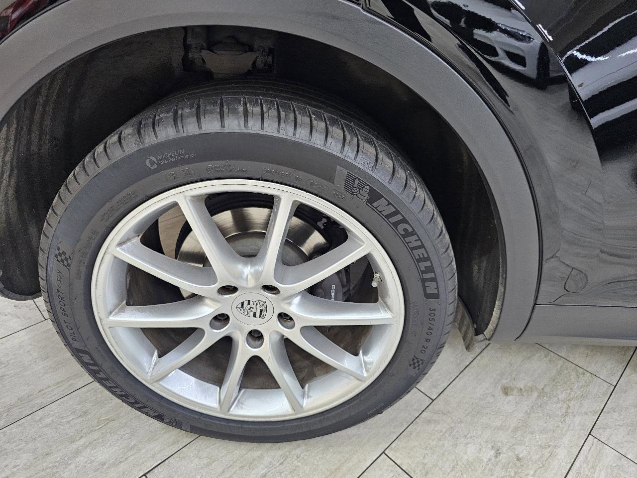 Used 2020 Porsche Cayenne AWD/4WD image 43