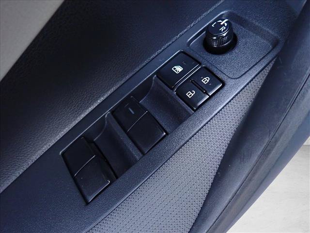 Used 2020 Toyota Corolla LE FWD image 9