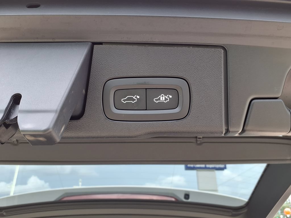 Certified 2023 Volvo XC60 B5 Ultimate w/ Protection Package Premier FWD image 12