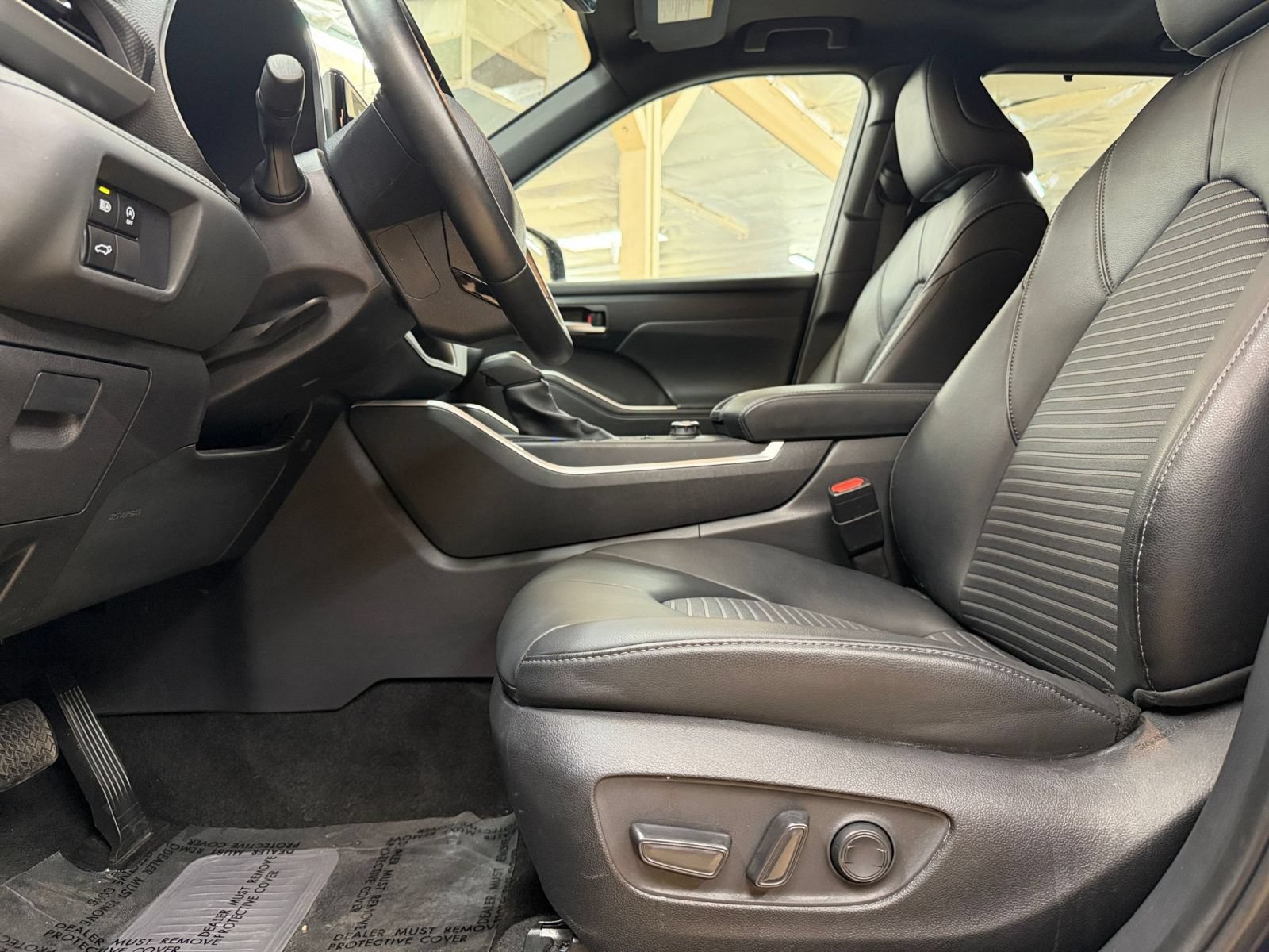 Used 2025 Toyota Highlander XSE AWD/4WD image 28