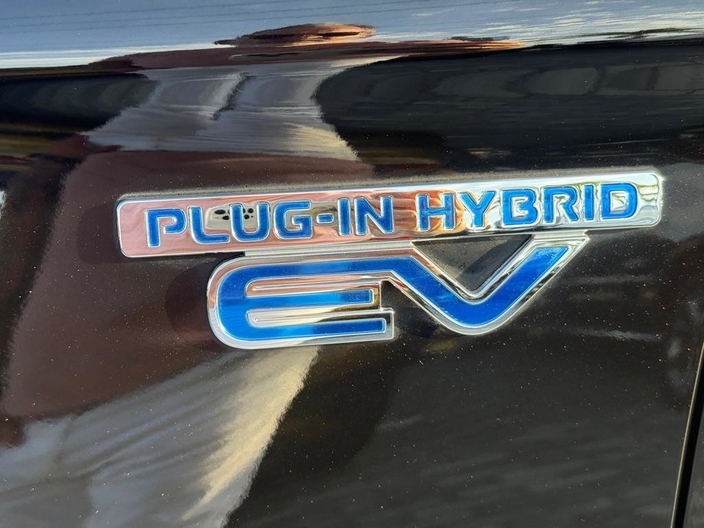 Used 2018 Mitsubishi Outlander SEL AWD/4WD image 42