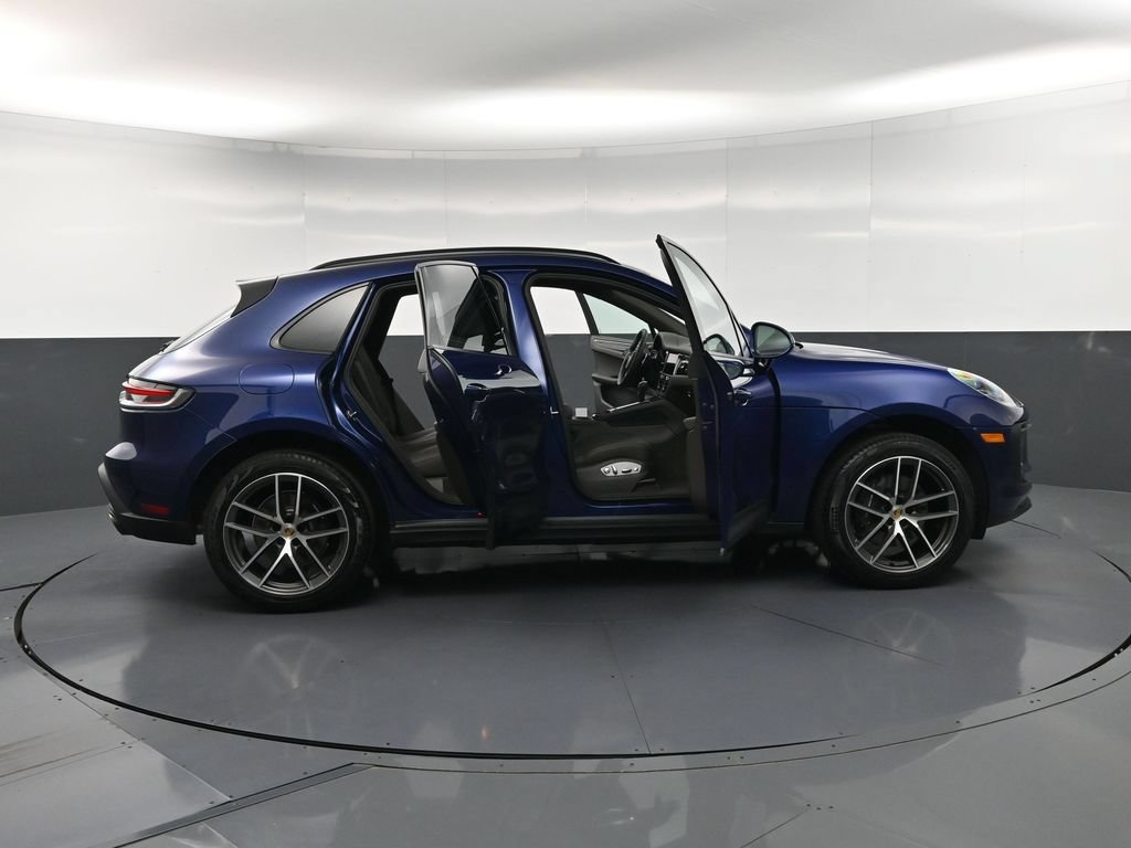 Certified 2026 Porsche Macan AWD/4WD image 34
