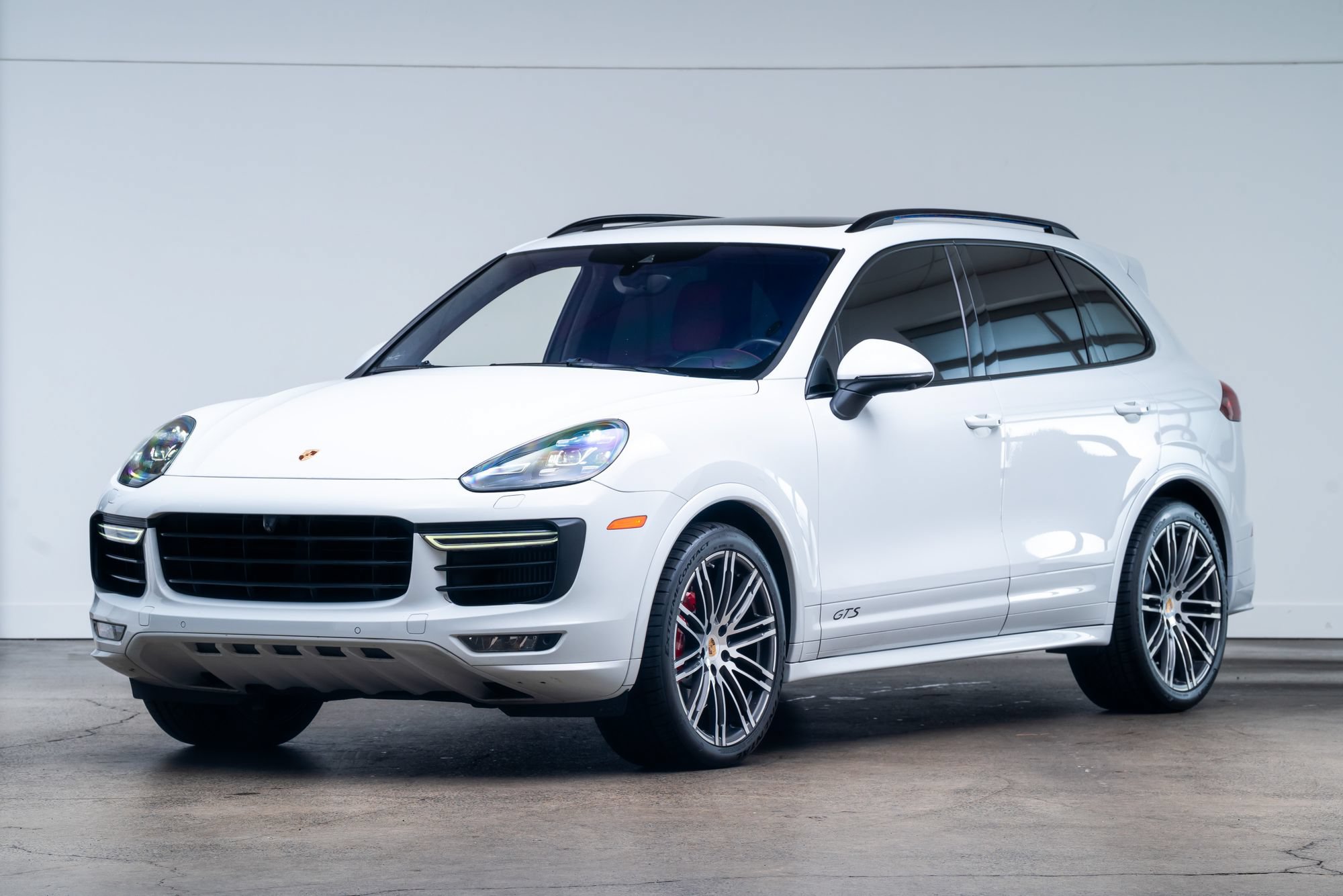 Used 2018 Porsche Cayenne GTS AWD/4WD image 3