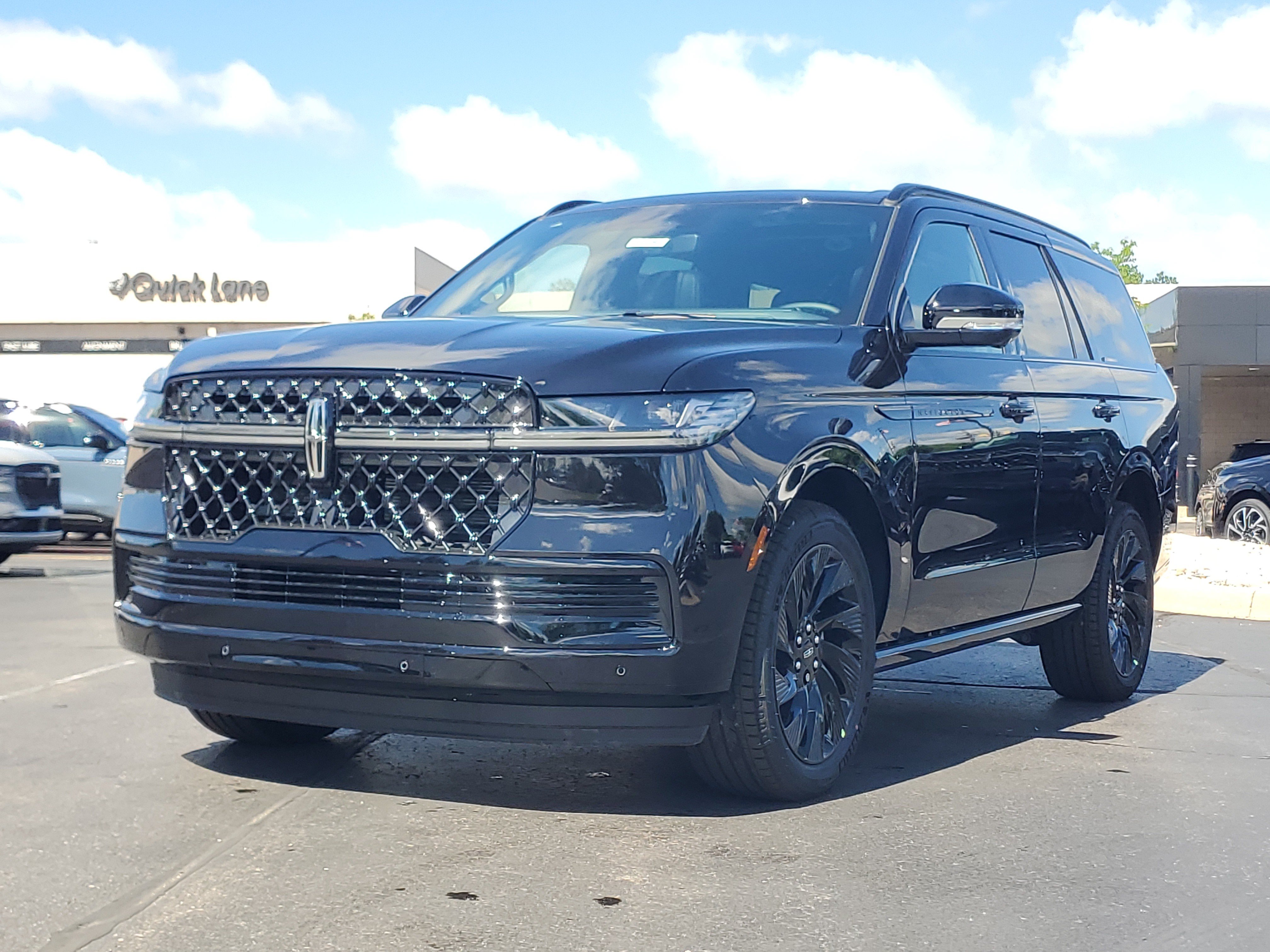 New 2026 Lincoln Navigator Reserve w/ Jet Appearance Package AWD/4WD video 2