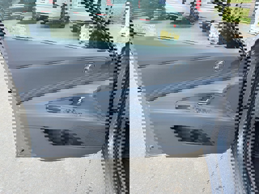 New 2025 Hyundai Elantra SEL image 10