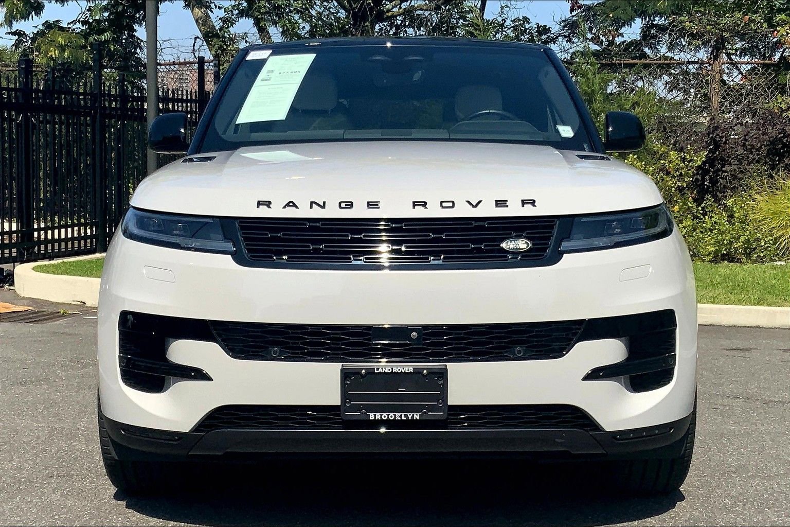 Used 2024 Land Rover Range Rover Sport SE AWD/4WD image 3