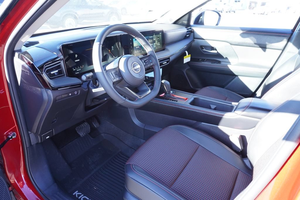 Used 2025 Nissan Kicks SR FWD image 16