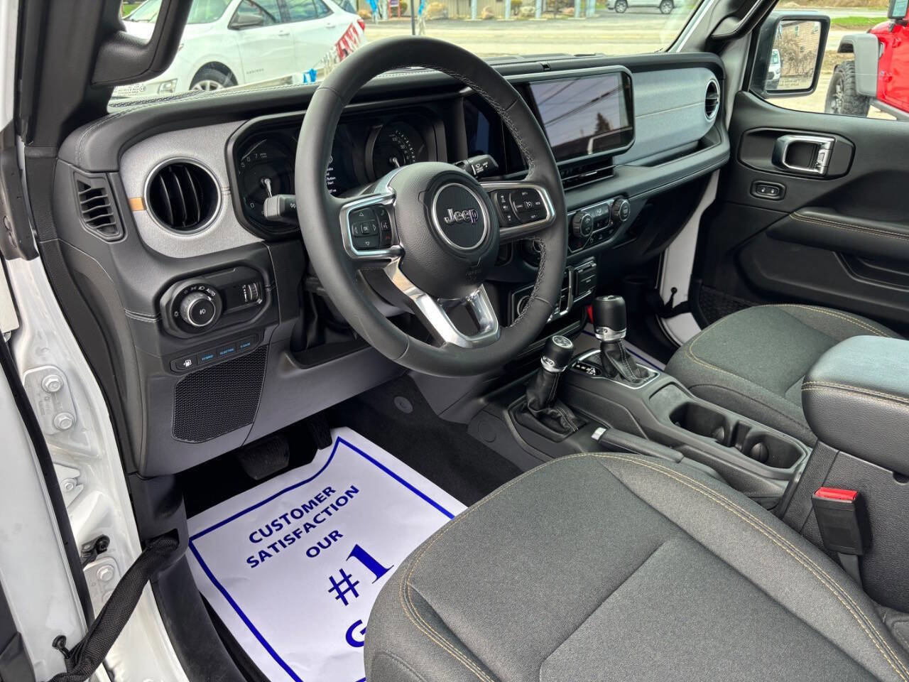 Used 2025 Jeep Wrangler Unlimited Sahara w/ Safety Group image 11