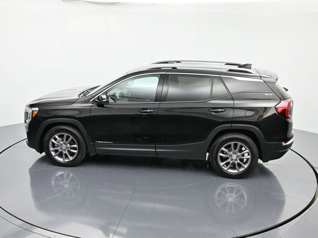 Used 2023 GMC Terrain SLT image 34