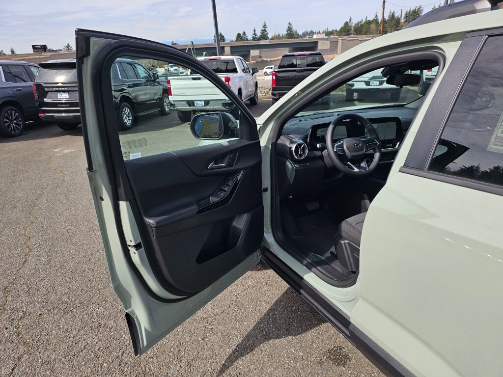 New 2026 Chevrolet Equinox LT w/ Midnight Edition AWD/4WD image 21