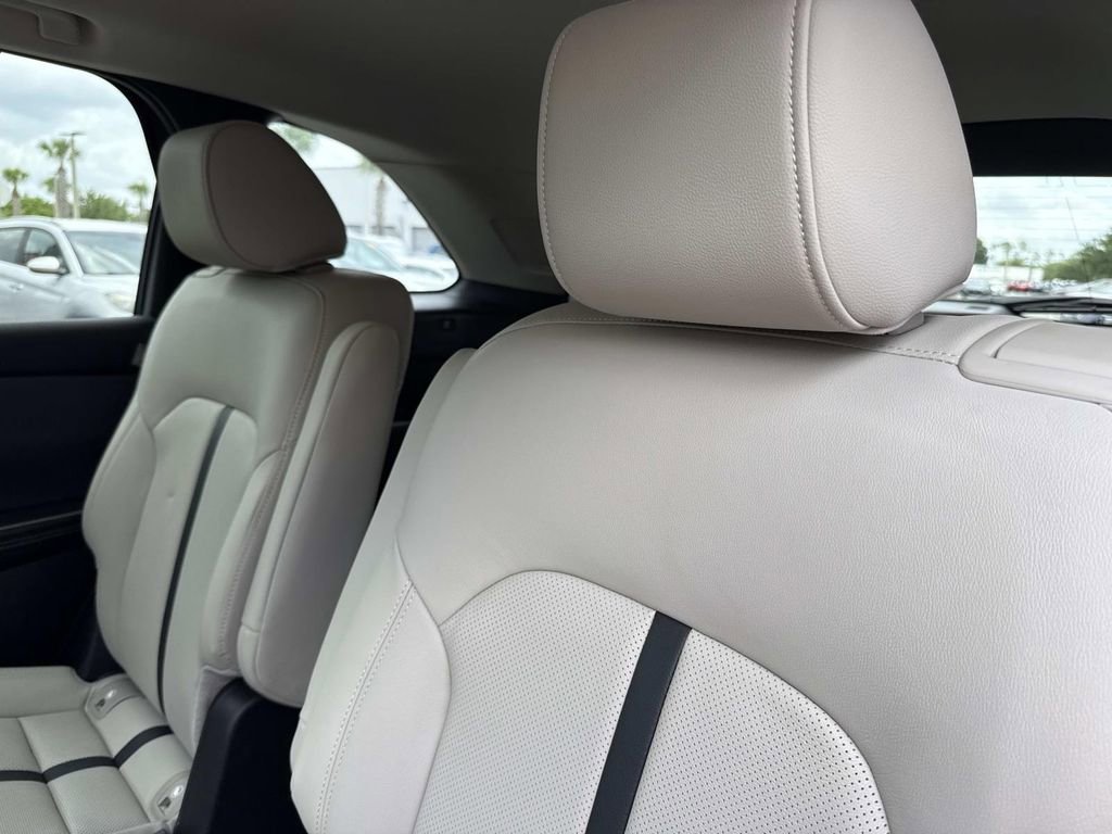Certified 2024 MAZDA CX-90 Plug-In Hybrid w/ Preferred AWD/4WD image 19