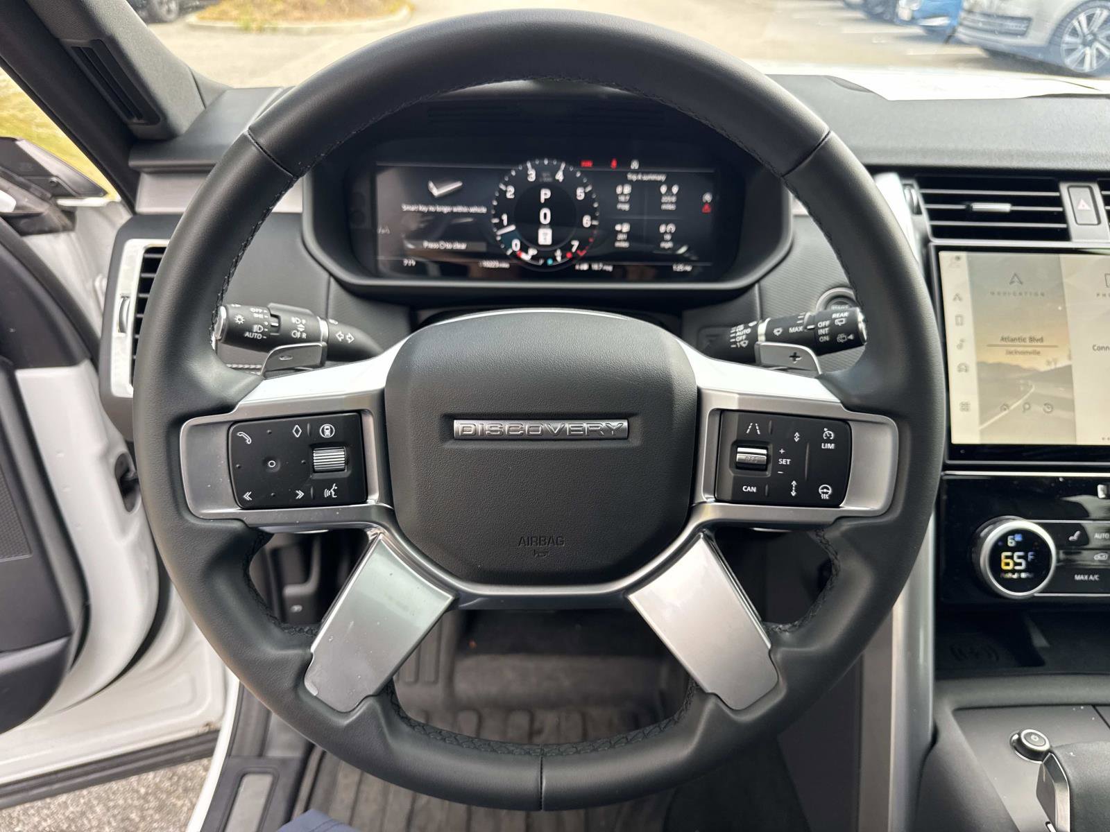 Certified 2025 Land Rover Discovery Dynamic SE AWD/4WD image 29