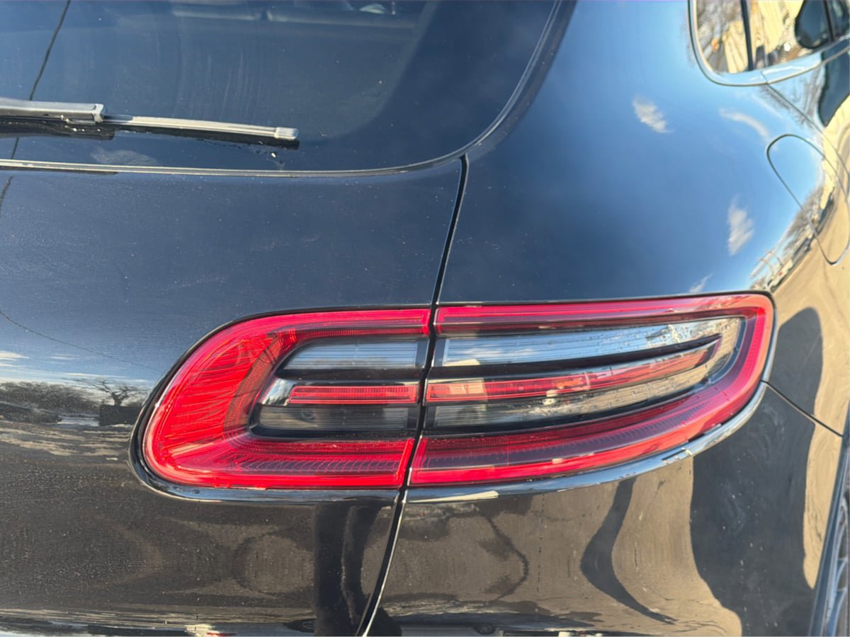 Used 2017 Porsche Macan Turbo image 31