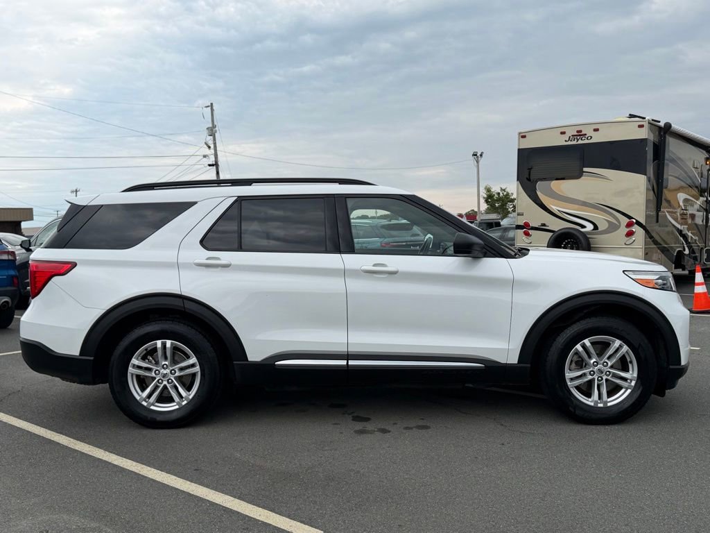 Used 2020 Ford Explorer XLT w/ Equipment Group 202A RWD image 2