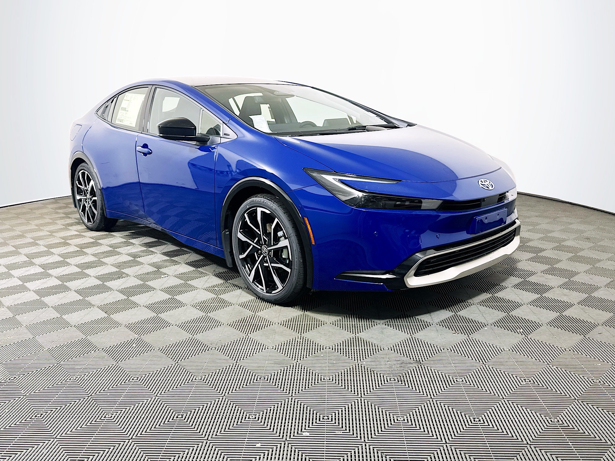 New 2026 Toyota Prius Plug-In Hybrid FWD image 1