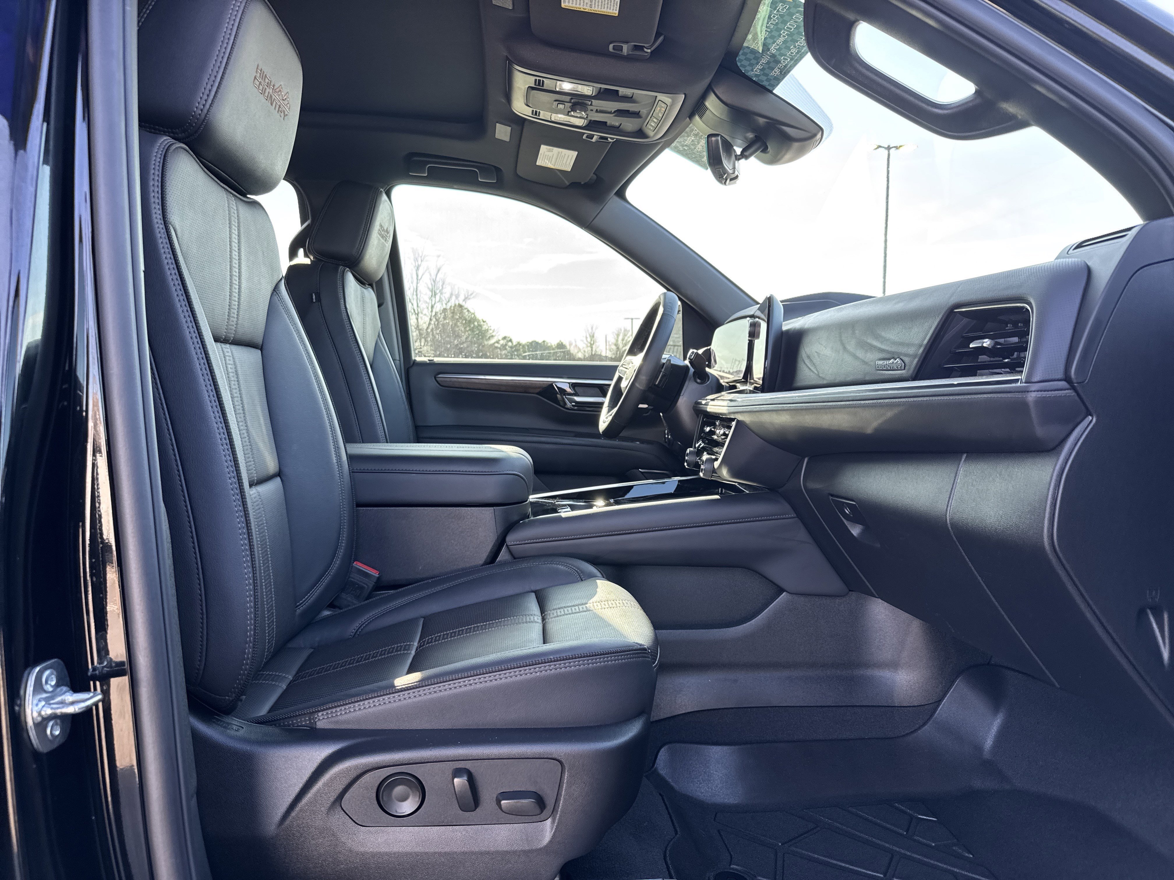 Used 2025 Chevrolet Suburban High Country w/ Sun And Tow Package image 33