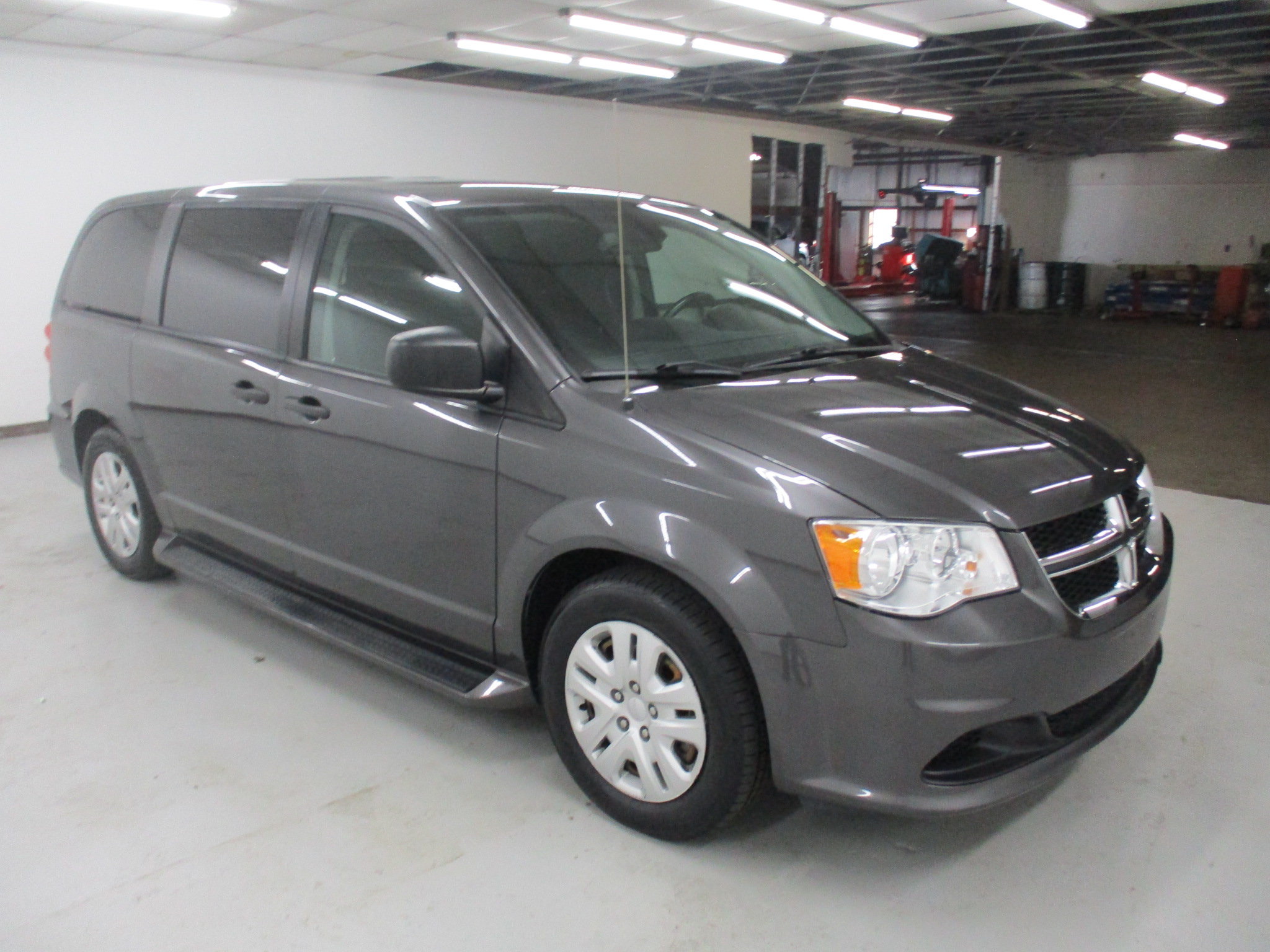Used 2019 Dodge Grand Caravan SE w/ UConnect Hands-Free Group