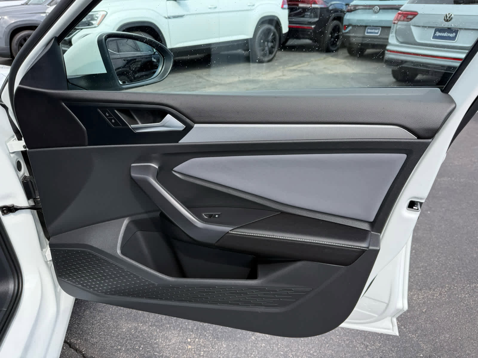 Used 2026 Volkswagen Jetta SE FWD image 9