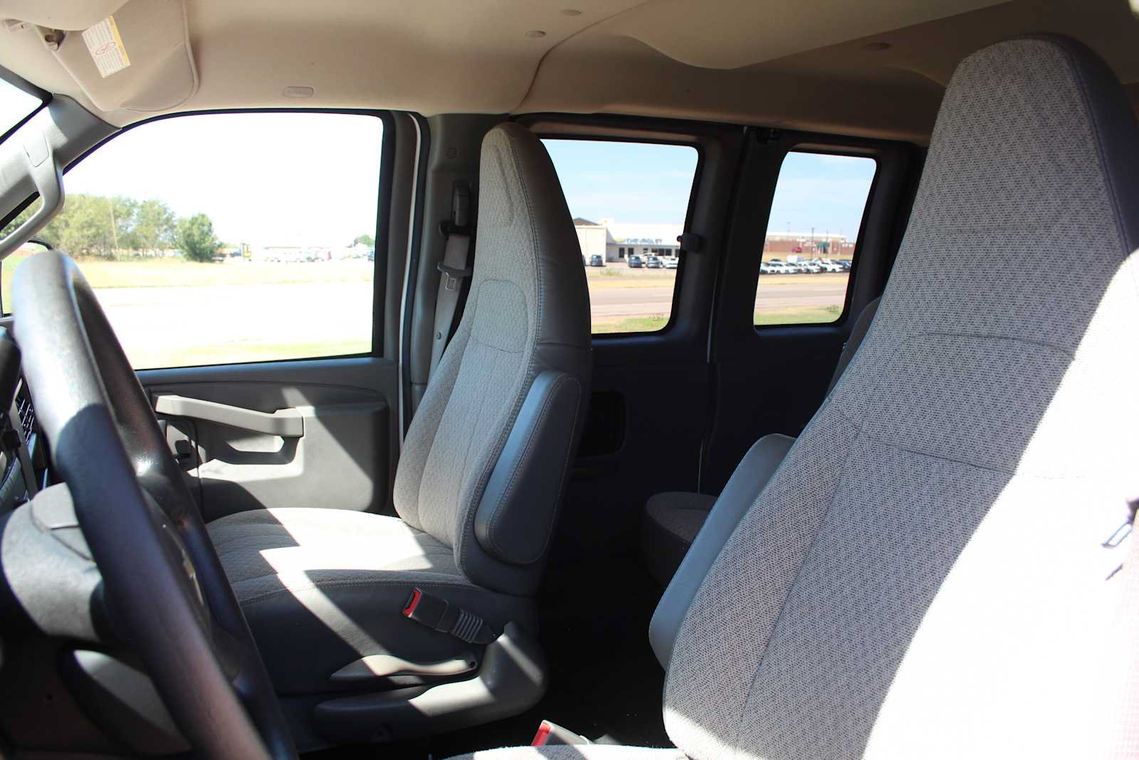 Used 2025 Chevrolet Express 3500 LT w/ LT Preferred Equipment Group RWD image 24