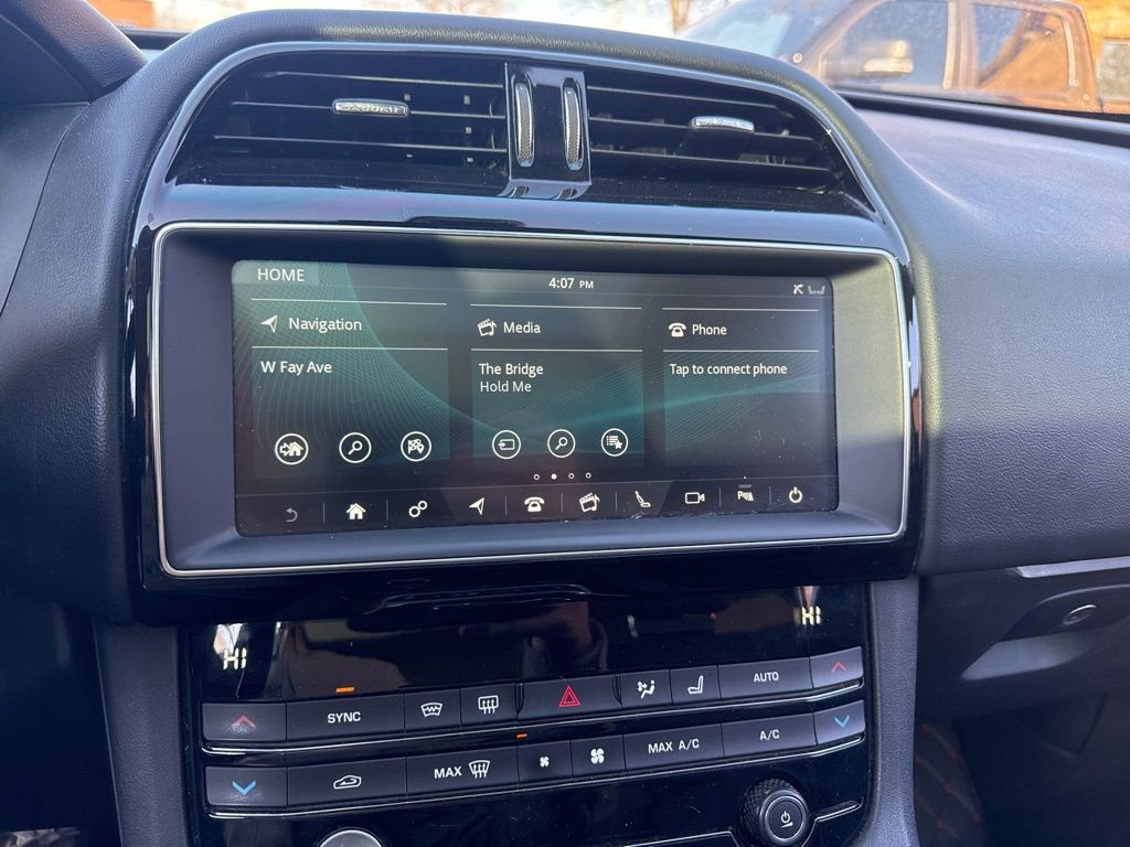 Used 2020 Jaguar F-PACE Premium image 10