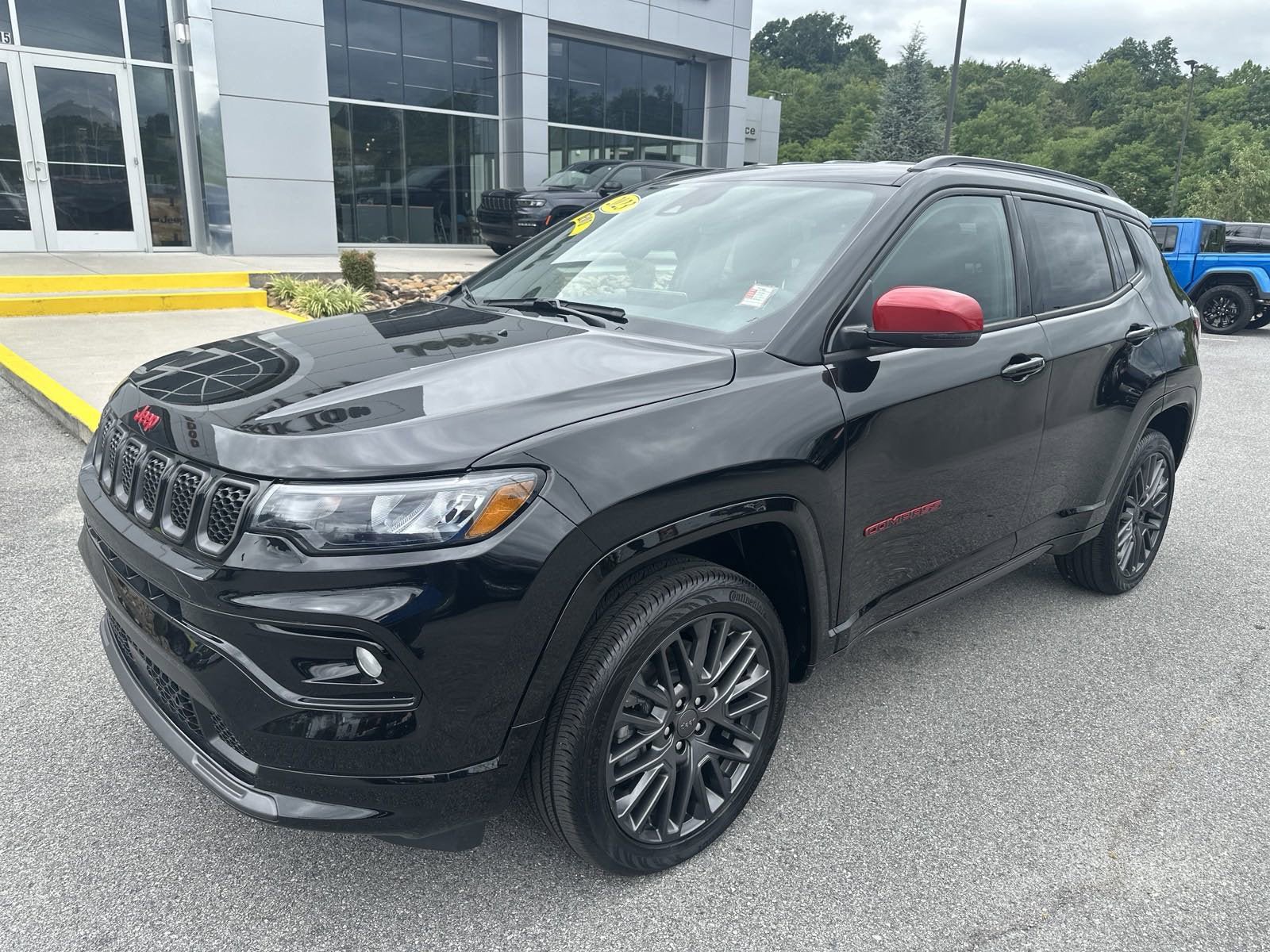 Used 2023 Jeep Compass Limited AWD/4WD image 2