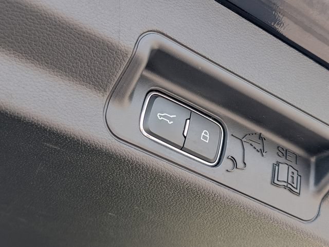 Used 2025 Ford Explorer ST-Line AWD/4WD image 40