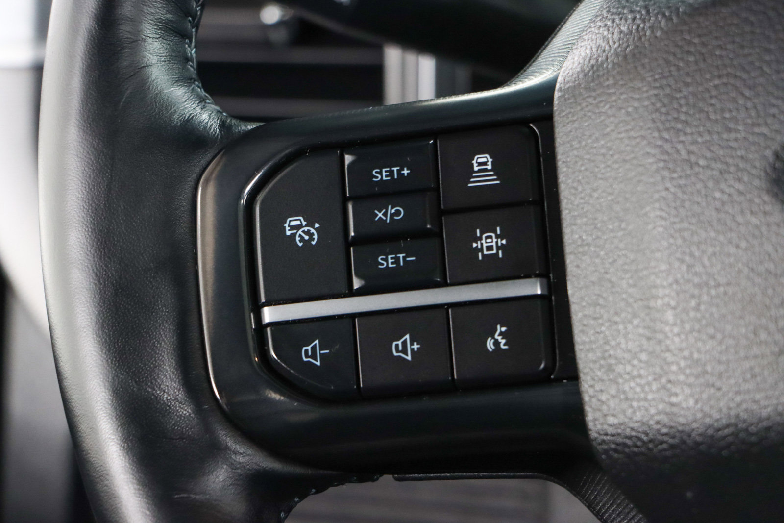 Used 2025 Ford F450 Platinum w/ FX4 Off-Road Package image 14