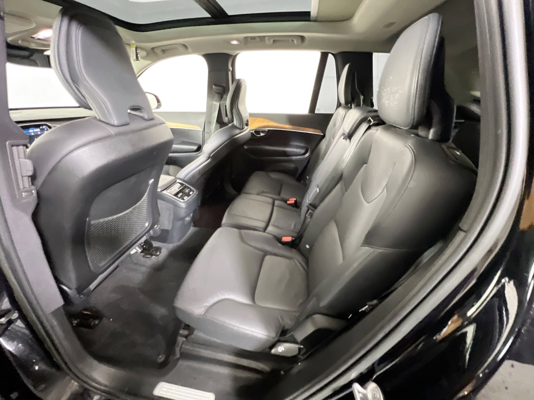 Used 2023 Volvo XC90 B6 Plus AWD/4WD image 25