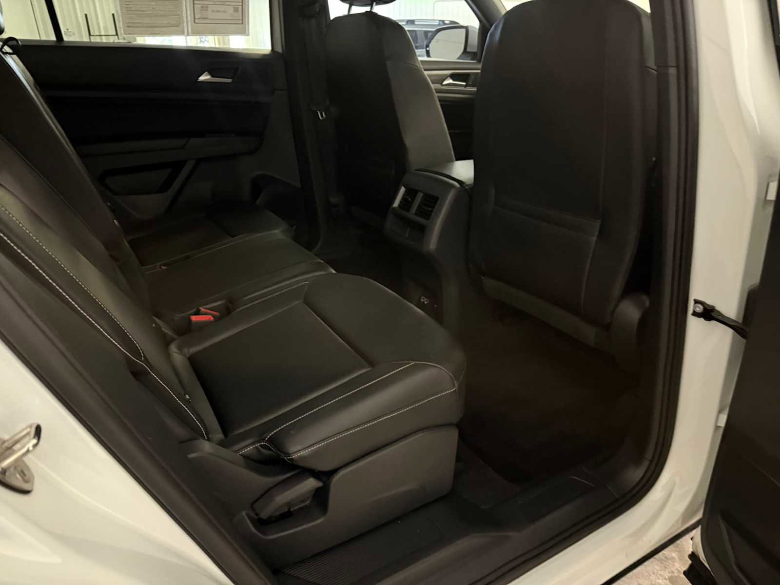 Certified 2020 Volkswagen Atlas Cross Sport SE w/ Panoramic Sunroof Package image 26