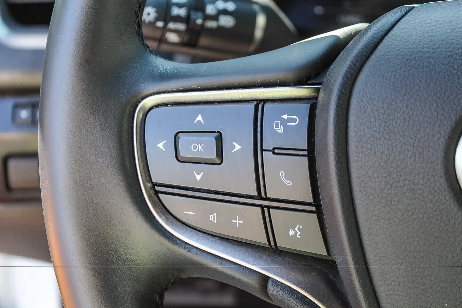 Used 2025 Lexus UX 300h FWD w/ Cold Area Package image 22
