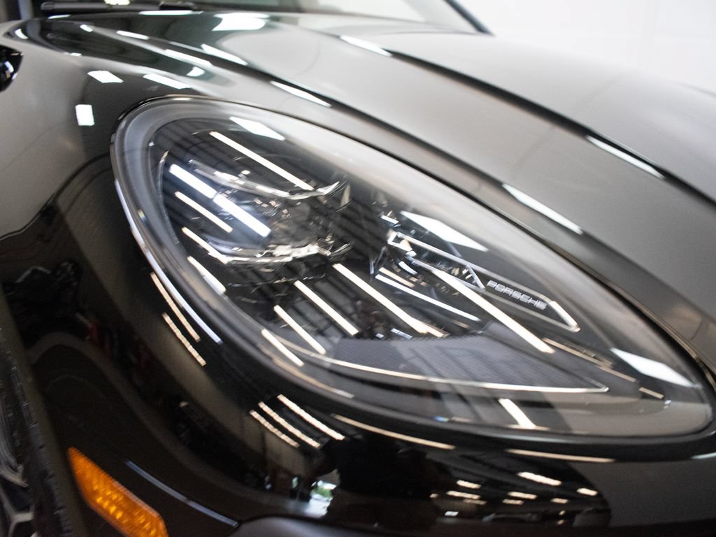 Certified 2026 Porsche Macan AWD/4WD image 11