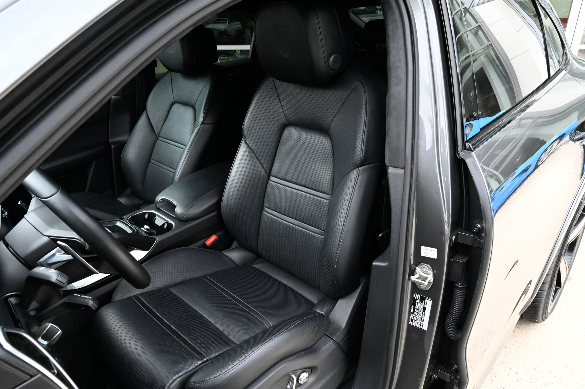 Used 2021 Porsche Cayenne Turbo AWD/4WD image 19