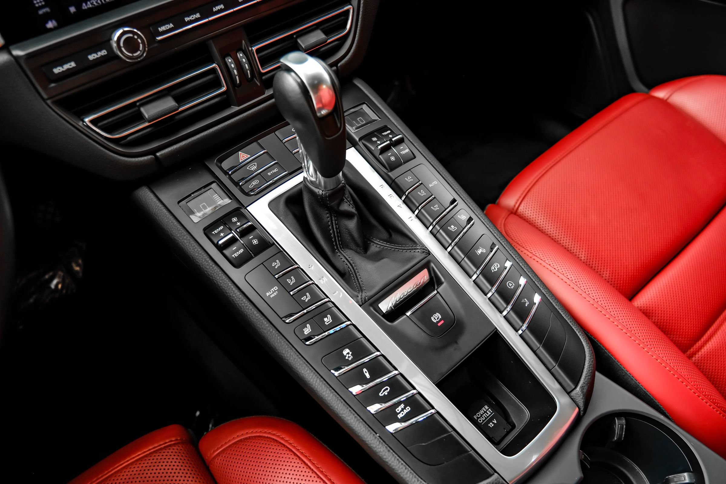 Used 2021 Porsche Macan GTS AWD/4WD image 28