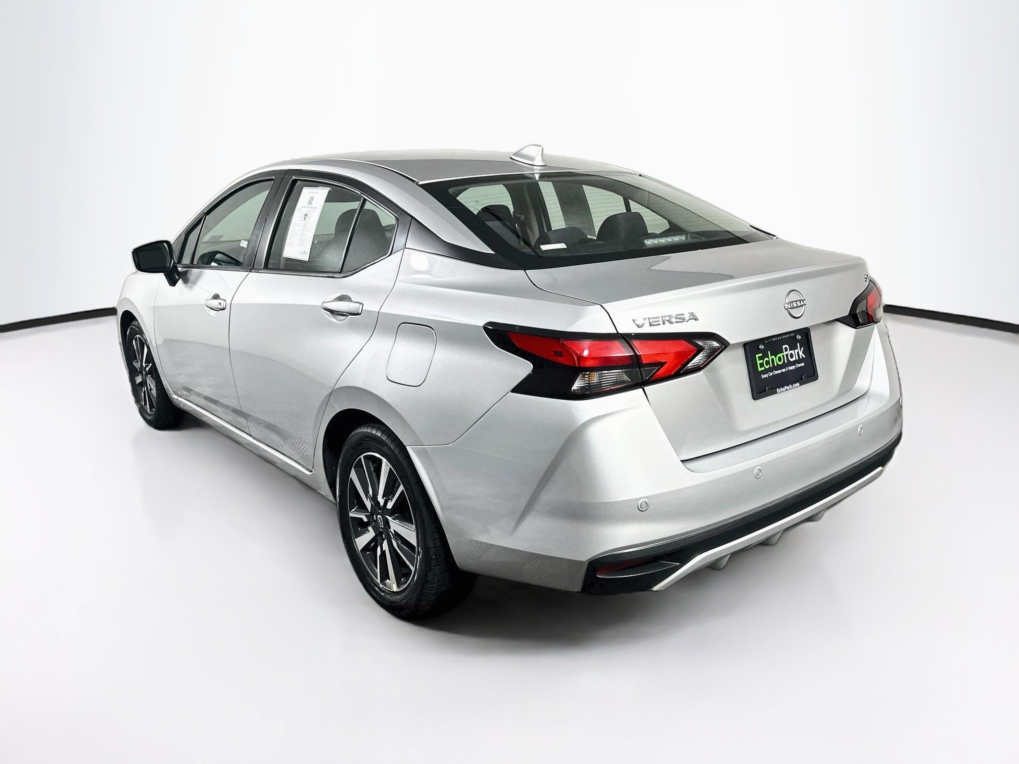 Used 2024 Nissan Versa SV FWD image 5