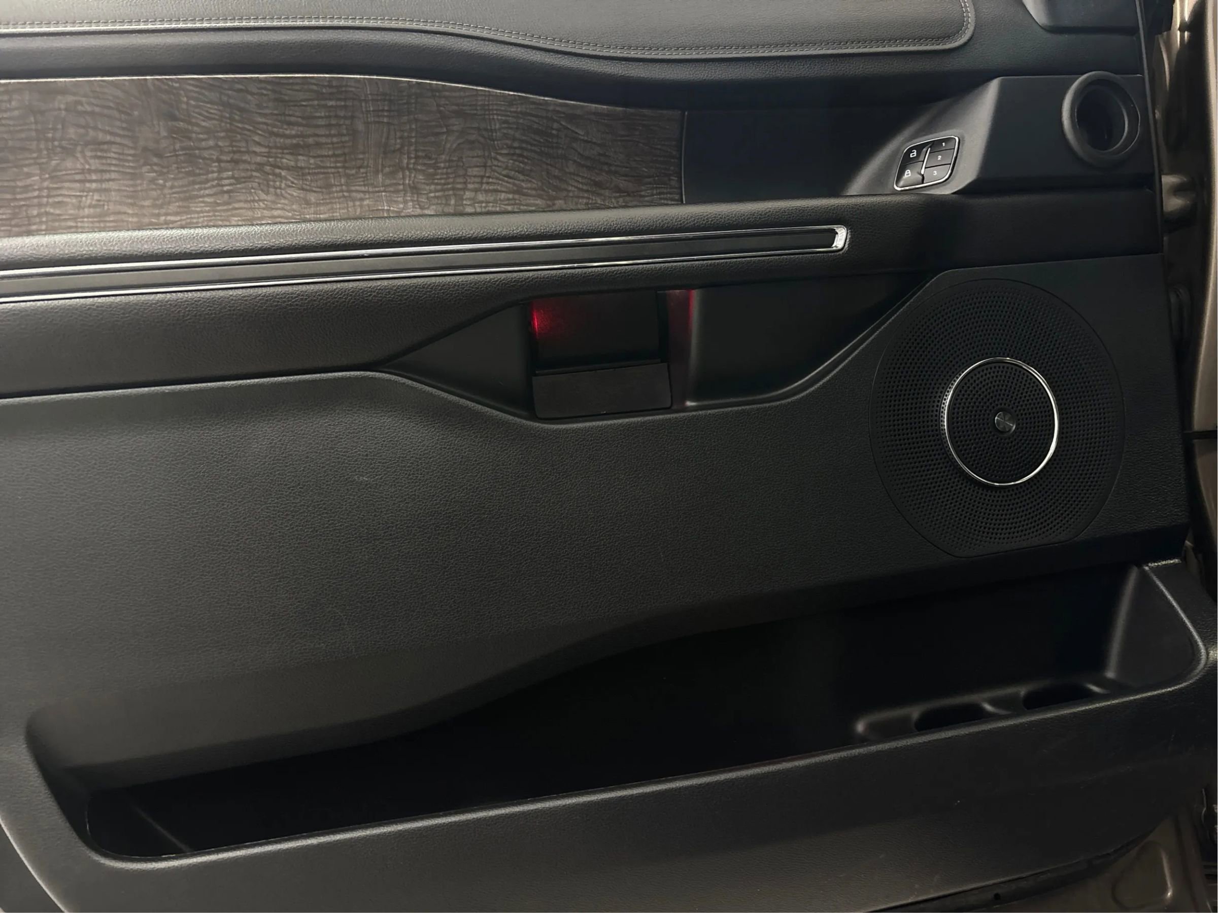 Used 2018 Ford Expedition Limited w/ Equipment Group 301A image 26