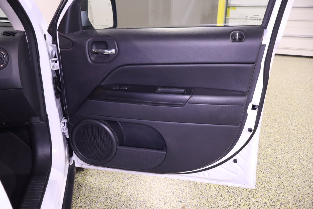 Used 2016 Jeep Patriot High Altitude FWD image 40
