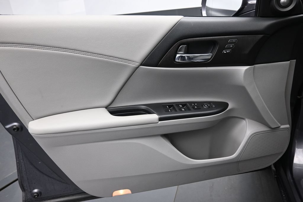 Used 2013 Honda Accord EX-L image 18