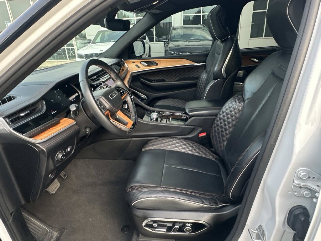 Used 2022 Jeep Grand Cherokee Summit AWD/4WD image 18