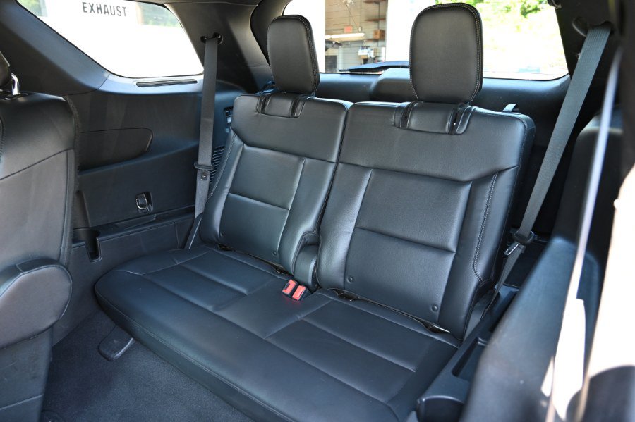 Used 2020 Ford Explorer XLT w/ Equipment Group 202A AWD/4WD image 17