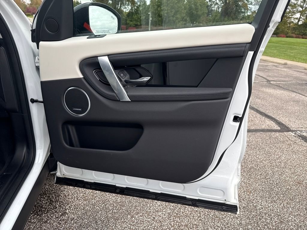 Used 2024 Land Rover Discovery Sport S image 14