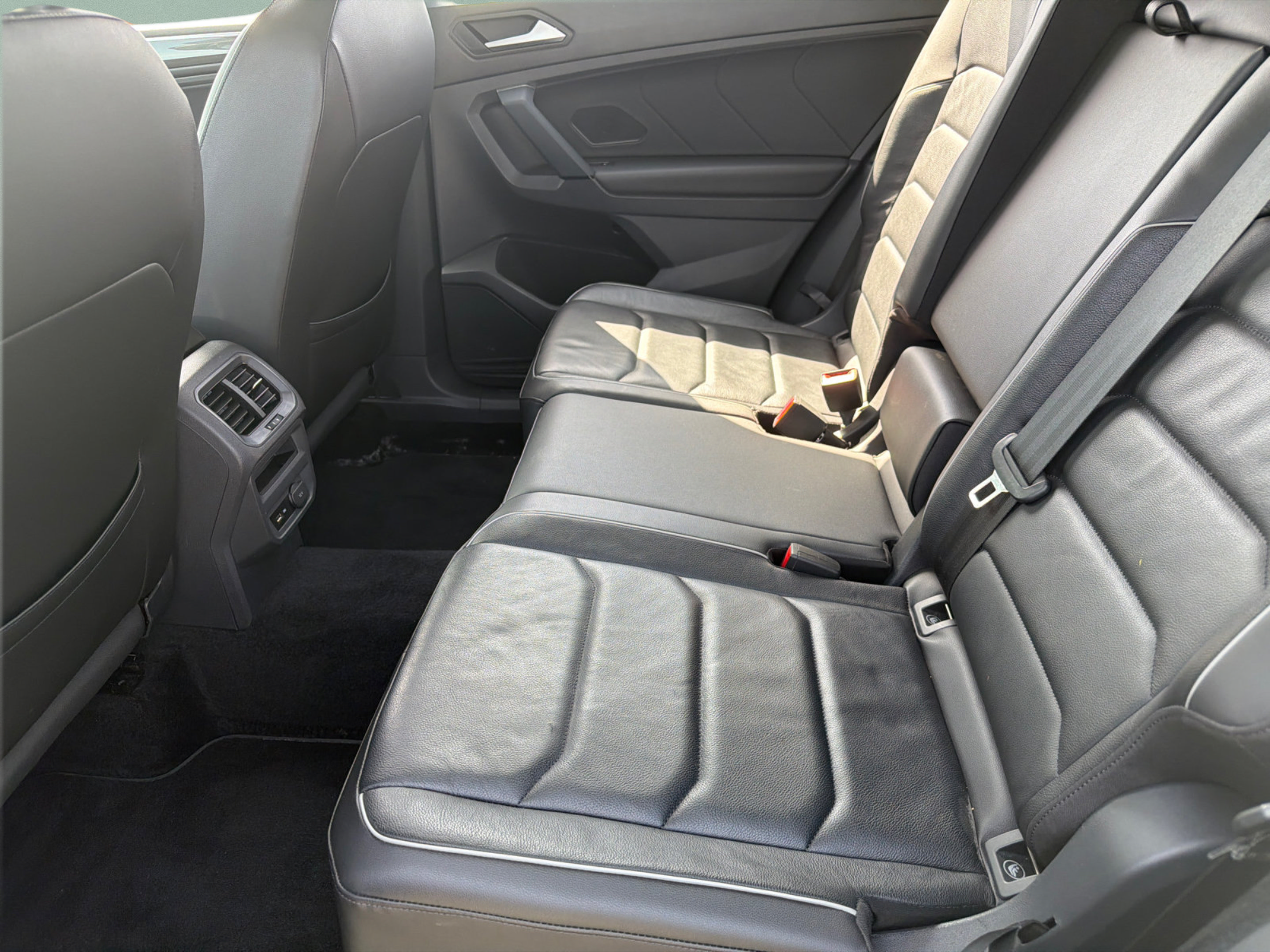 Used 2019 Volkswagen Tiguan SEL Premium AWD/4WD image 11